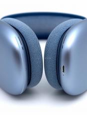 Apple AirPods Max sky blue